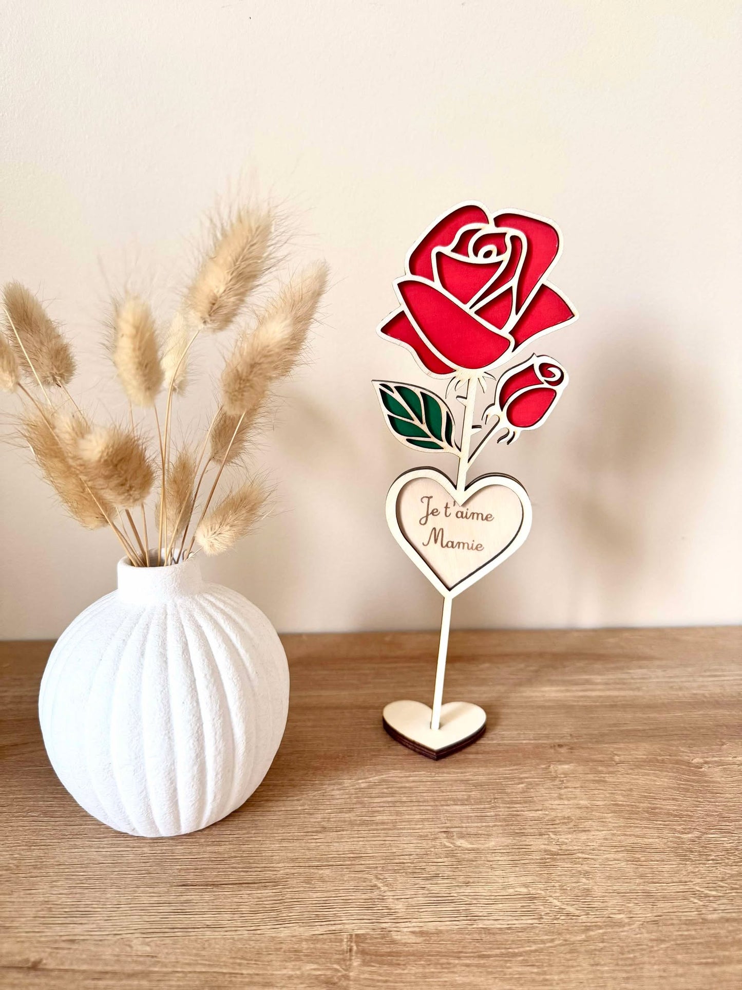 Rose en bois Je t'aime Mamie avec socle